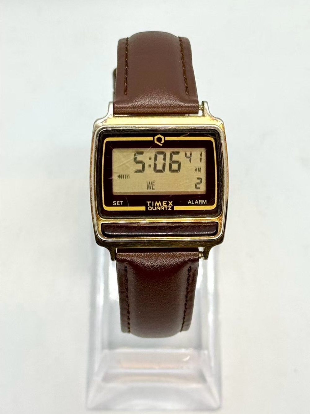 Vintage Timex Quartz Digital Men’s Watch Gold Tone 30mm New Battery Runs
